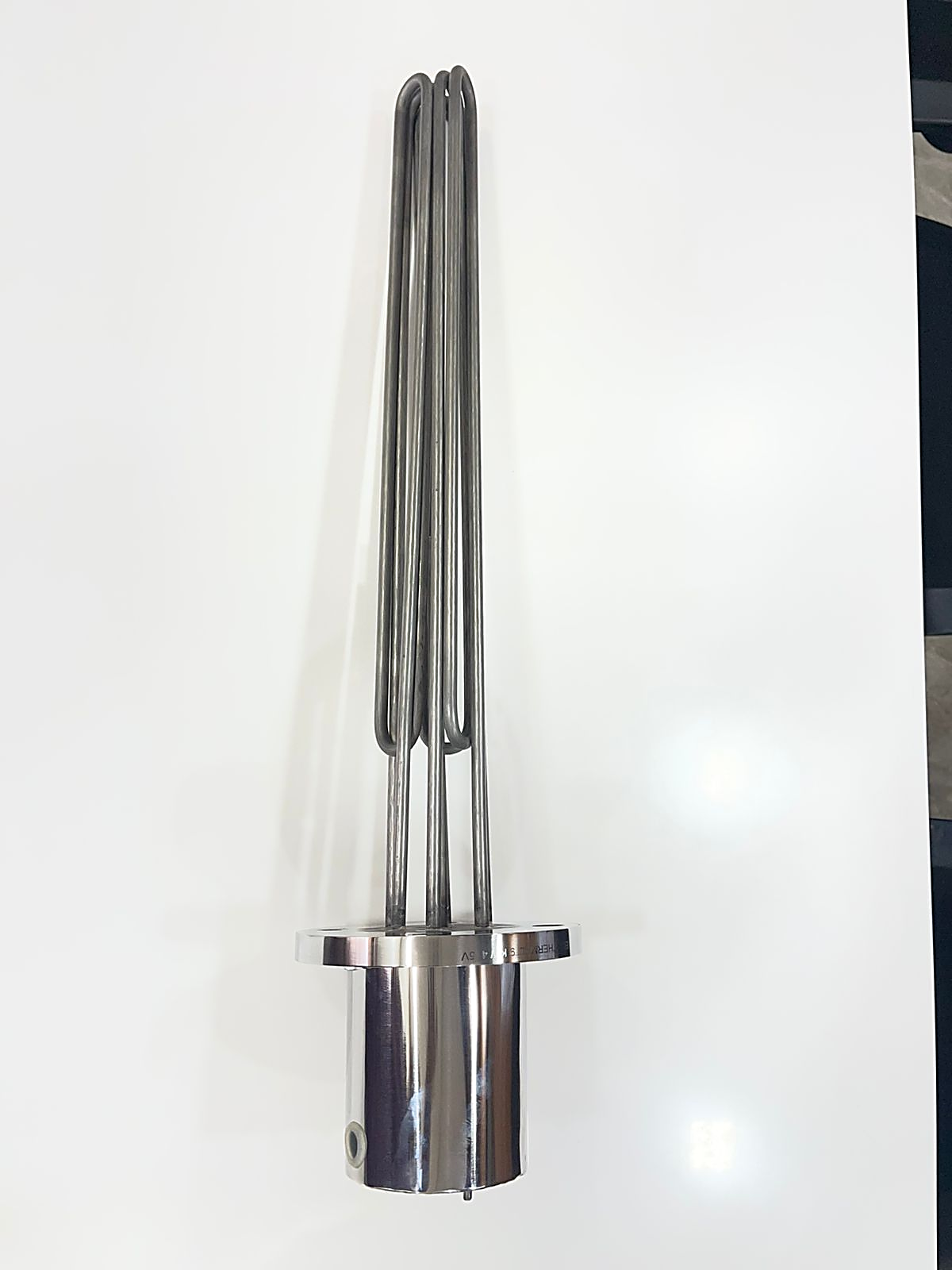Flanged heating element
